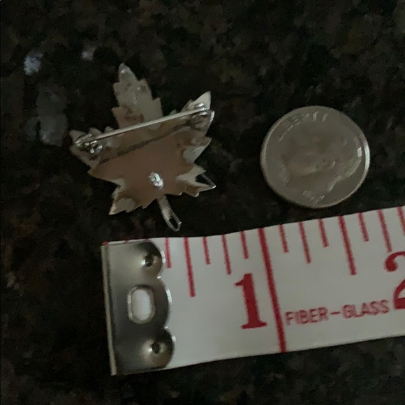 Maple leaf pendant/brooch - Picture 4 of 5
